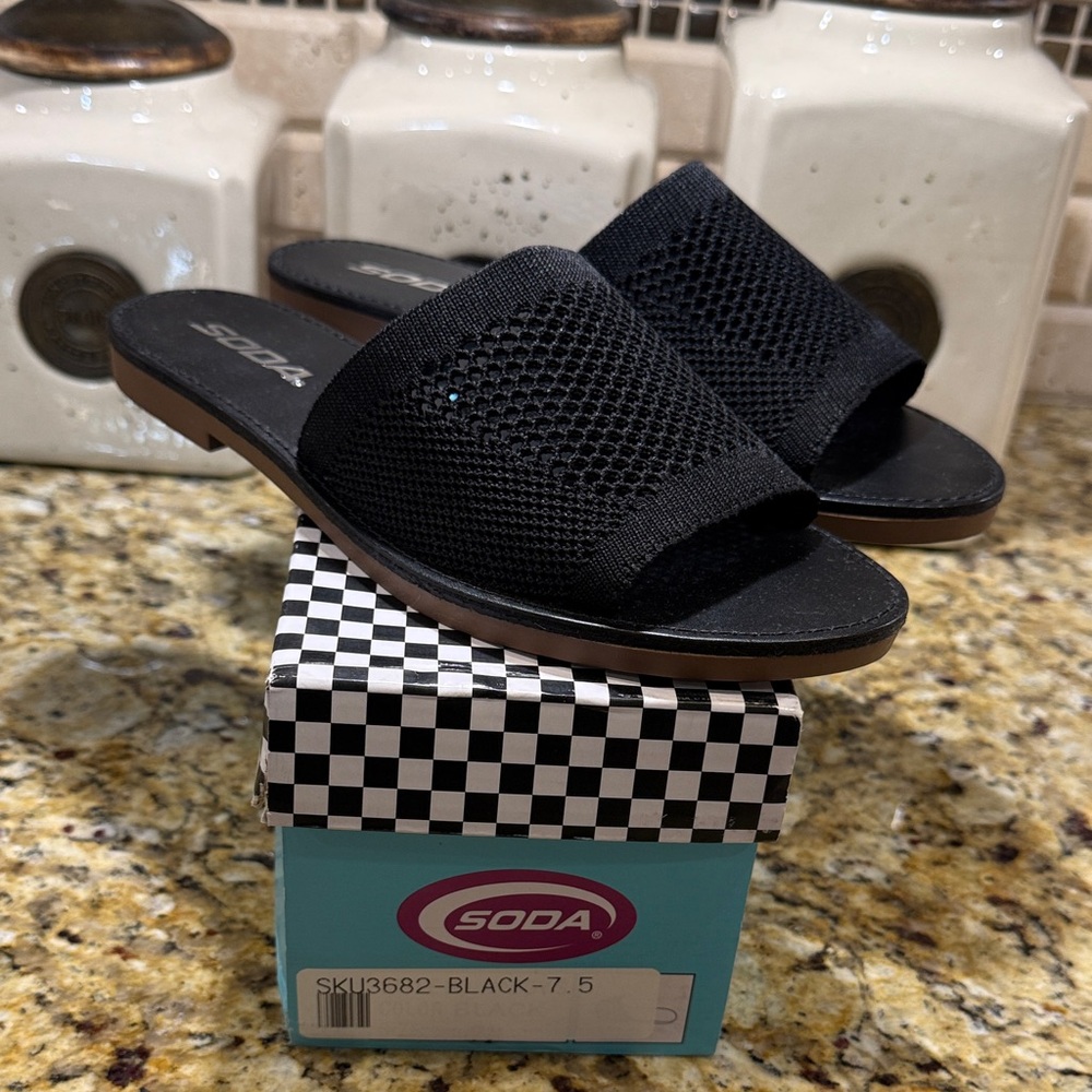 Soda sandals
